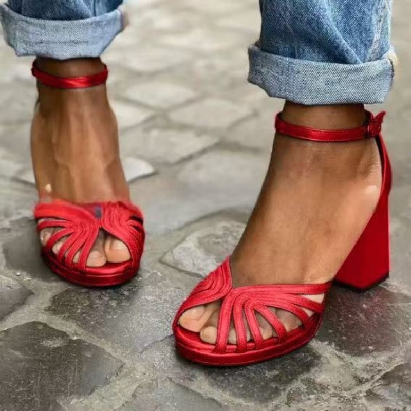 Women Fashion Trend 2026 - Sandal Musim Panas Baru 2026 Wanita